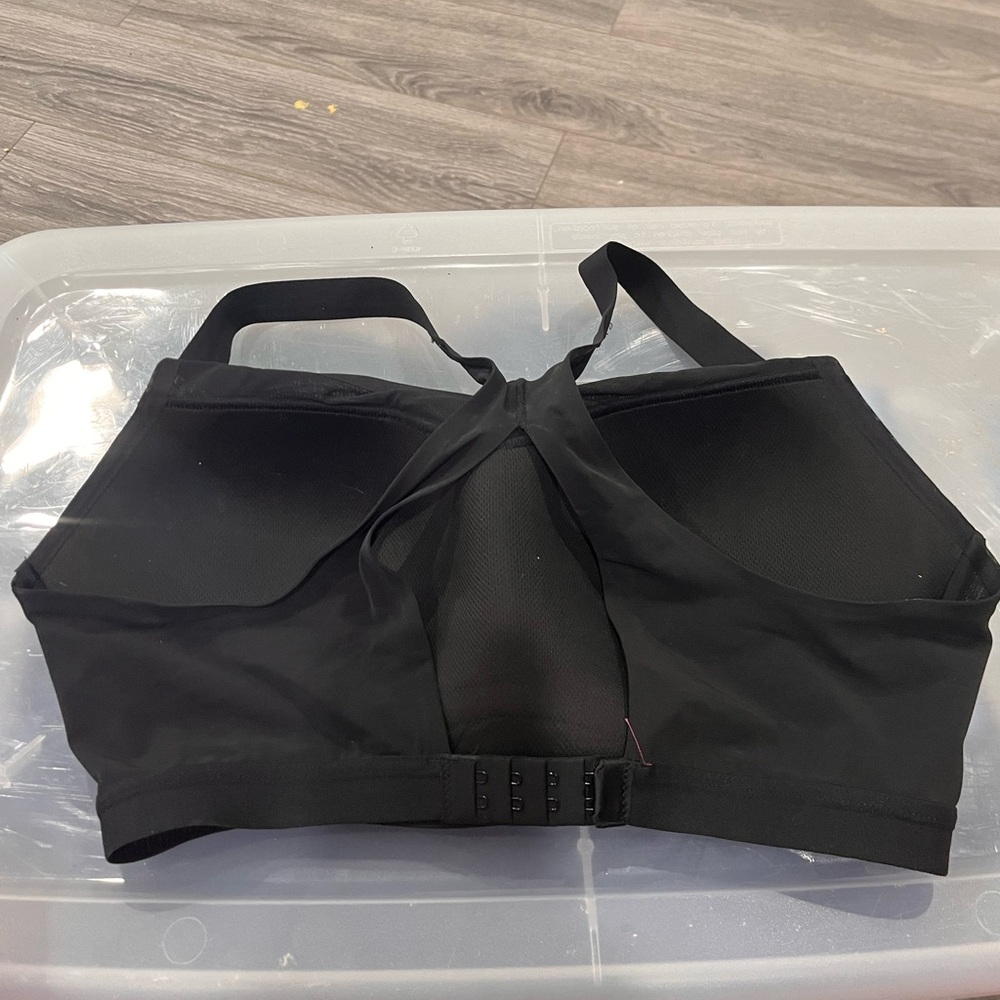 🌷Victoria's Secret 40D Black and Gray Sports Bra - Picture 2 of 3